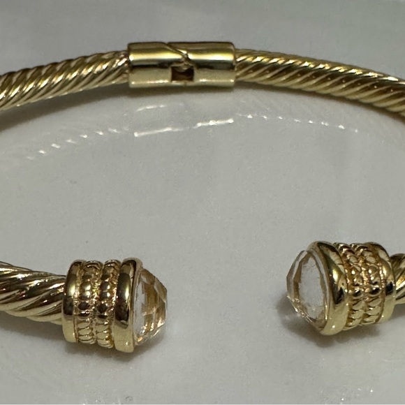 Gold Tone Cable Flex Cuff Clear Crystals on the ends! Stunning!NWOT - Picture 7 of 8
